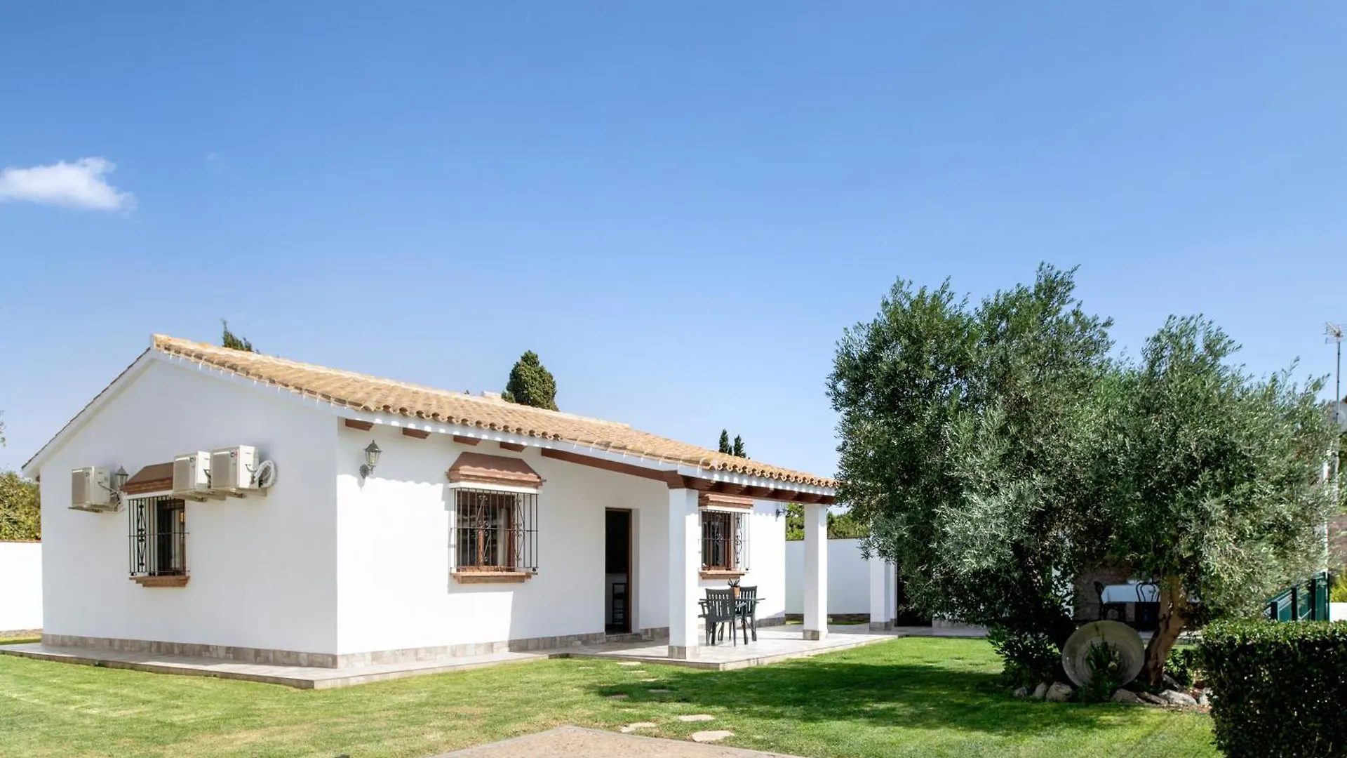 Holiday home Villa Mendoza Olivo Conil De La Frontera Spain